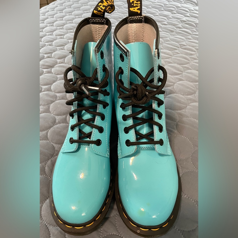 Dr. Martens 1460 women’s patent leather Sz 7 aqua lace up short boots, worn 2x